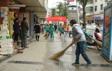 松桃三完小师生“义务扫街”活动