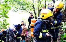 4名学生被困山洞  警民合力营救