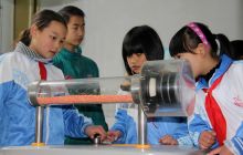 中国流动科技馆沿河巡展首日吸引2000多人眼球