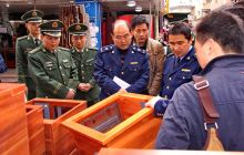 铜仁市多部门联合整治电火箱市场