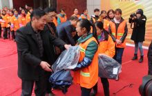 关注城市发展 感恩环卫工人