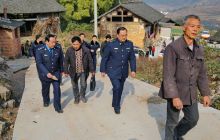 真情帮扶送温暖 公路连接惠民众