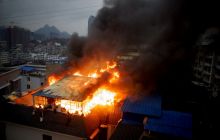 桐木坪小区一楼顶发生火灾