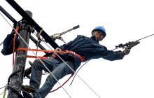 松桃党员突击队抗冻保电忙