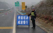 铜仁高速交警抗凝保畅纪实
