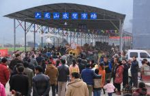 六龙山正式开场赶集