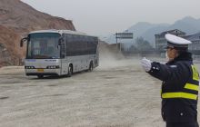 铜仁高速路上“口罩哥”