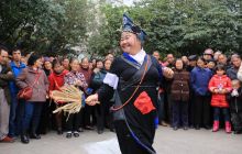 大年初一民间艺术表演惹人醉