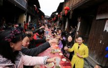 松桃：寨英滚龙闹新春