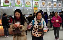 铜仁学院元宵节给全校学生免费发汤圆