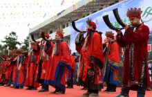 松桃苗乡同胞欢庆“鼓社节”