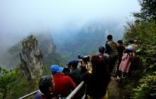 碧江区摄影协会举办2014年年会暨“走进六龙山”春季采风创作