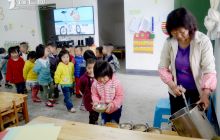 幼儿园里孩子们的一天