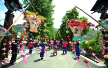 全国网媒聚焦铜仁高铁茶香