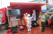 铜仁启动科技活动周 市民体验消防隔热服抢镜