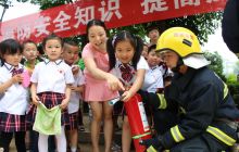 桃县400余名“萌娃”体验火海逃生零距离学消防
