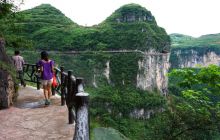 万山国家矿山公园崖壁观光栈道即将竣工