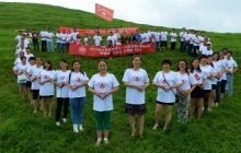 松桃自愿者举行野外活动庆祝“世界献血者日”