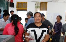 党的阳光温暖山里贫困娃