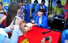 梵净山景区上演父亲节快闪活动