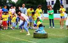 与爱同行.快乐成长