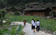 碧江区国税局走进溪坎村