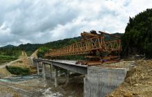 鏖战松印路  打通大动脉