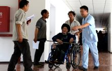 浙江医疗专家到松桃为村民免费健康体验