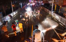 干群齐心 抗洪清淤