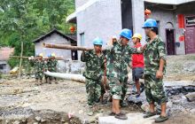 松桃供电局:百人大战洪灾 及时恢复供电