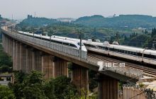 大龙高铁飞翔的速度 加快幸福的脚步