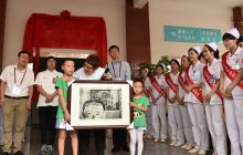 “韩红爱心·吴太感康·百人援贵”活动走进苗乡