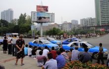 铜仁市民聚焦抗战胜利70周年阅兵式