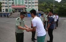 铜仁市9名消防退伍老兵踏上返乡旅程