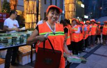 贵州梵净山生态农业股份有限公司中秋节前慰问环保工人