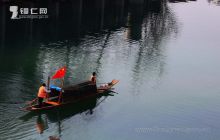 游行在锦江的美容师