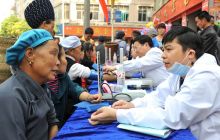 松桃开展疾病预防宣传及义诊活动