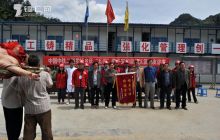 印江土家族同胞抬猪挑鸡感谢中铁二局情系群众