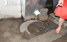 暴雨中下水管道堵塞  6家商户损失惨重