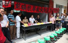 松桃甘龙镇及时发放抗旱救灾物资