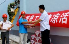 德江供电局把清凉送给一线员工