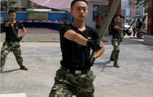 德江驻军头顶烈日练兵