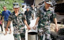 德江驻军官兵抗旱一线度“八一”