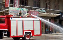 柴油洒公路 消防保平安