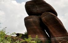 鬼斧神工造就“丹霞蘑菇石”