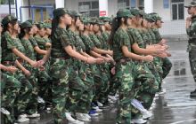 学生军训展英姿