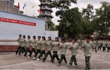 印江民族中学开展新生军事训练