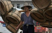 小镇篾货销售俏