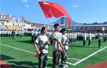 印江高中新生冒高温军训磨砺意志