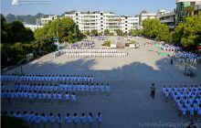 铜仁二中高一新生 顶烈日高温拉开军训序幕